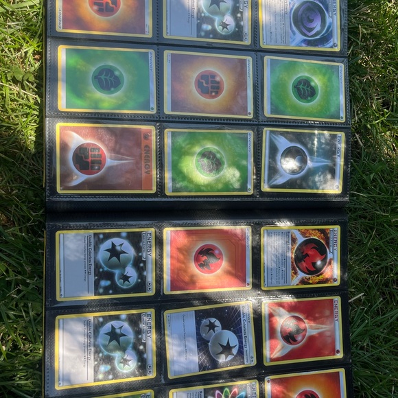 Pokémon card holding book and all cards in it - Picture 13 of 16